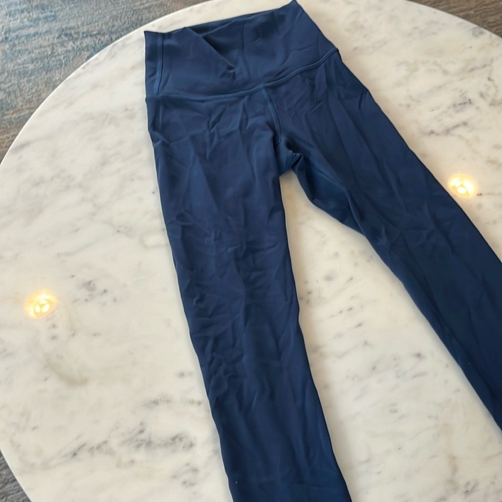 Lululemon Wunder Under Train 25’ Navy Leggings. No flaws